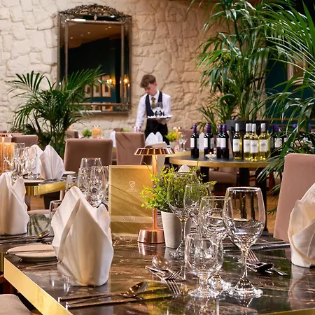 The At Dromoland